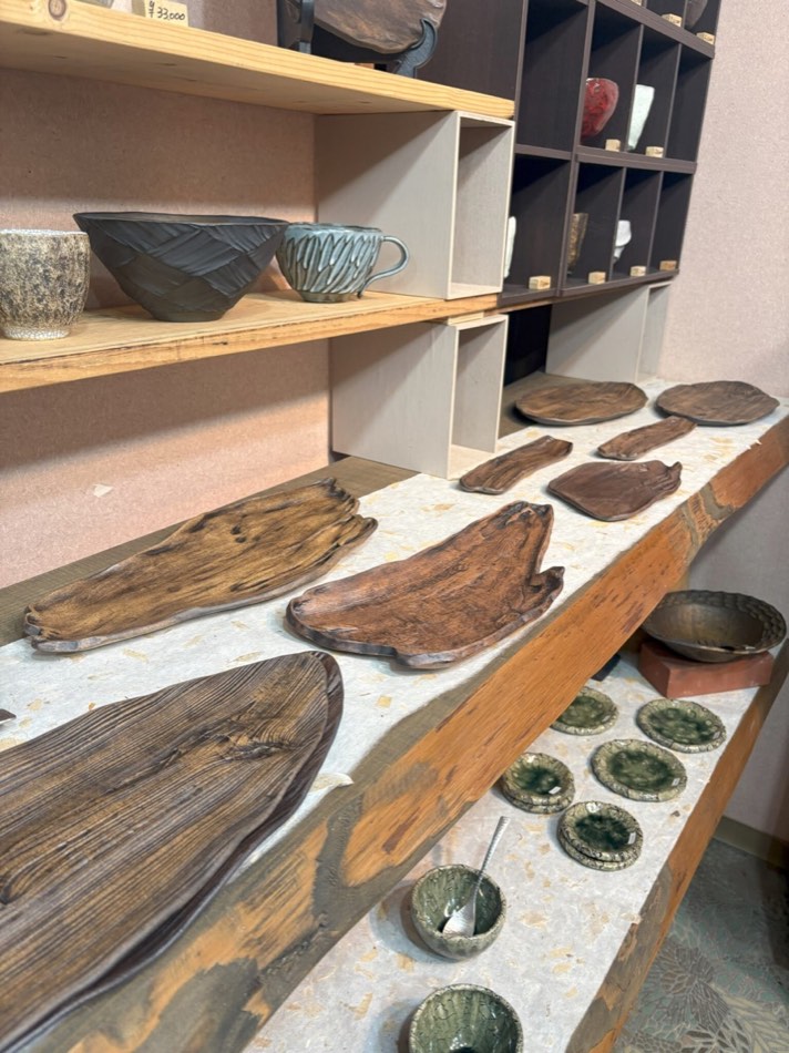 宝寿窯・山本文雅さんの器の展示